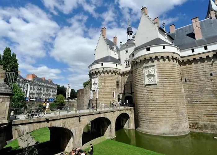 Grande Chambre Independante, Charme, Calme Sur Jardin, Nantes Centre, Acces Prive Par Escalier De L\'Immeuble, Sdb & Wc Prives, 10 Minutes Gare Et Palais Des Congres